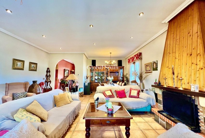 Wiederverkauf - VILLA -
DAYA VIEJA - Costa Blanca Sur