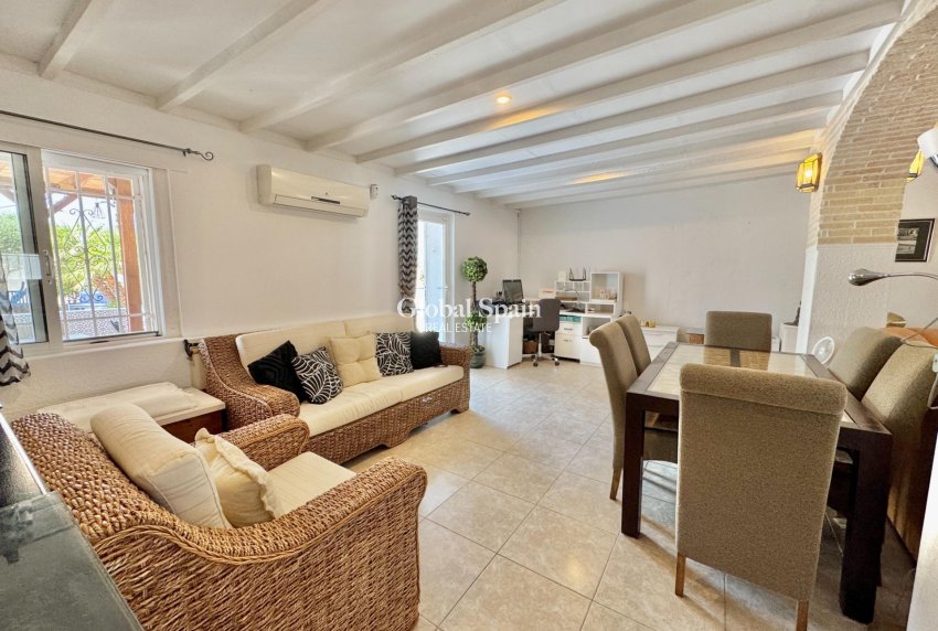 Wiederverkauf - VILLA -
DOLORES - Comunidad Valenciana