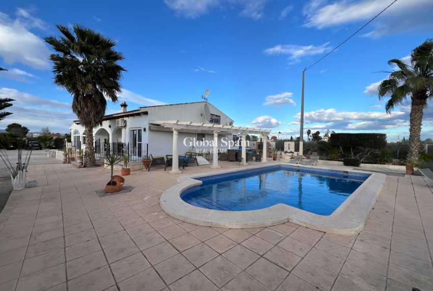 Wiederverkauf - VILLA -
DOLORES - Comunidad Valenciana