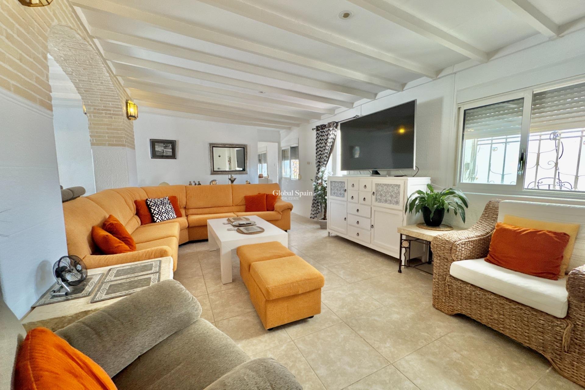 Wiederverkauf - VILLA -
DOLORES - Comunidad Valenciana