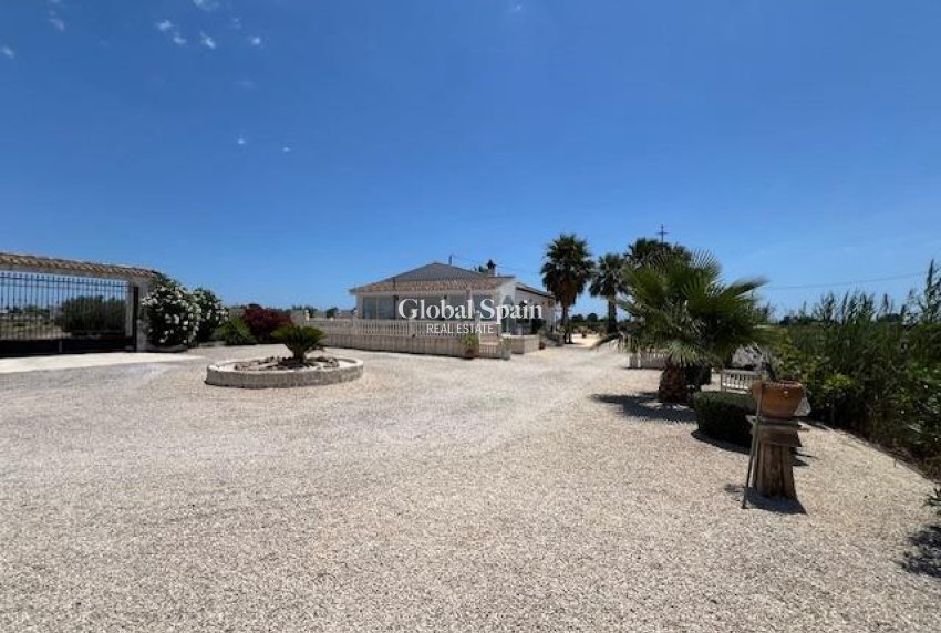 Wiederverkauf - VILLA -
DOLORES - Comunidad Valenciana