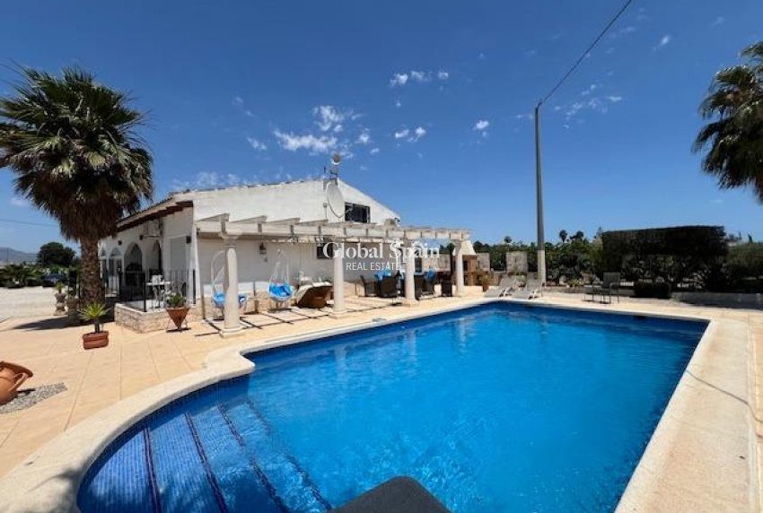 Wiederverkauf - VILLA -
DOLORES - Comunidad Valenciana