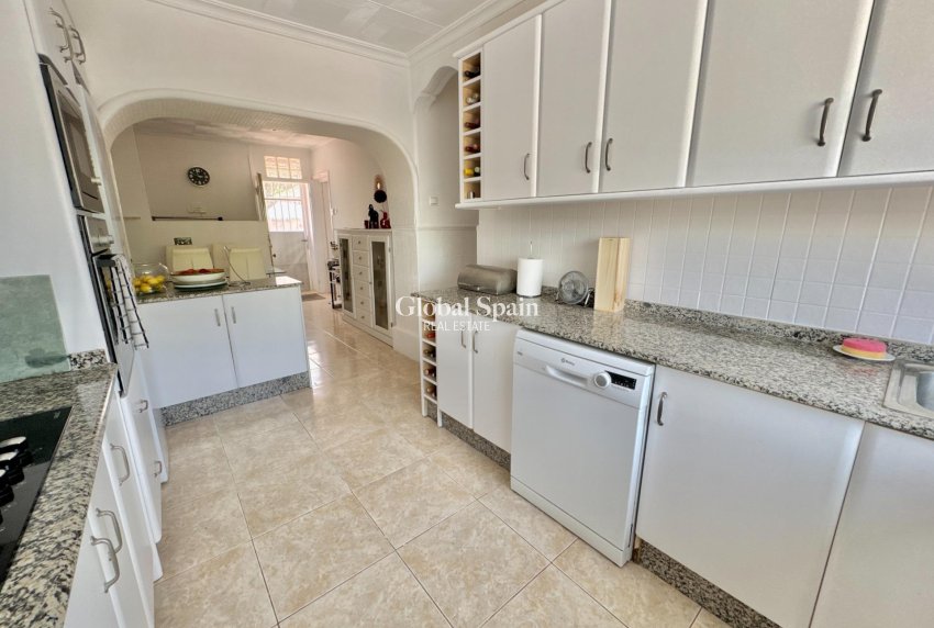 Wiederverkauf - VILLA -
DOLORES - Comunidad Valenciana