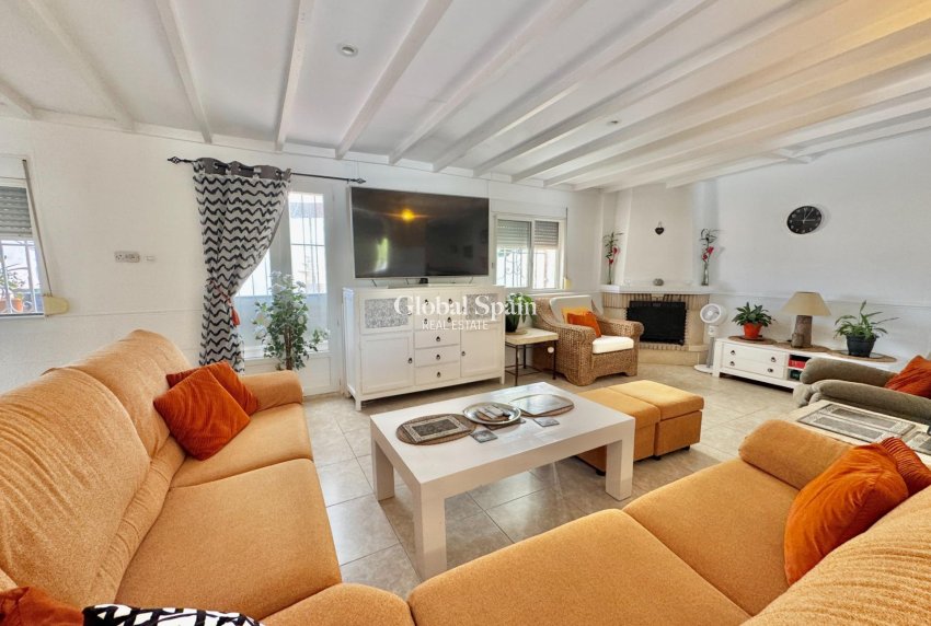 Wiederverkauf - VILLA -
DOLORES - Comunidad Valenciana