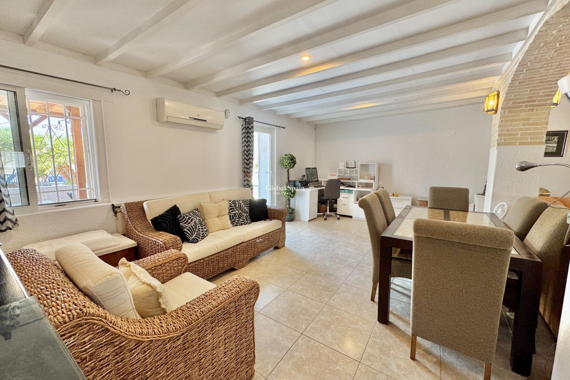 Wiederverkauf - VILLA -
DOLORES - Comunidad Valenciana
