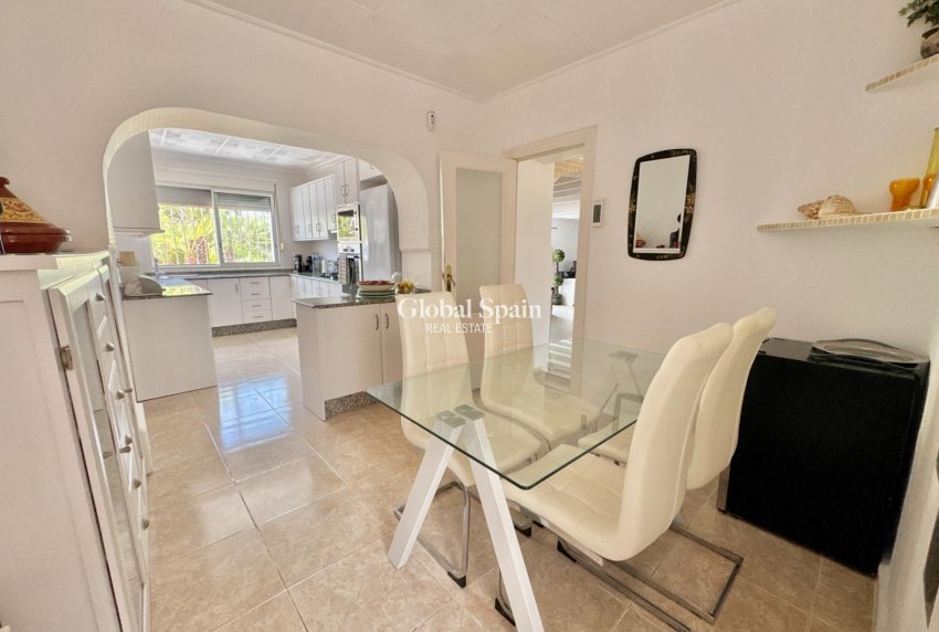 Wiederverkauf - VILLA -
DOLORES - Comunidad Valenciana