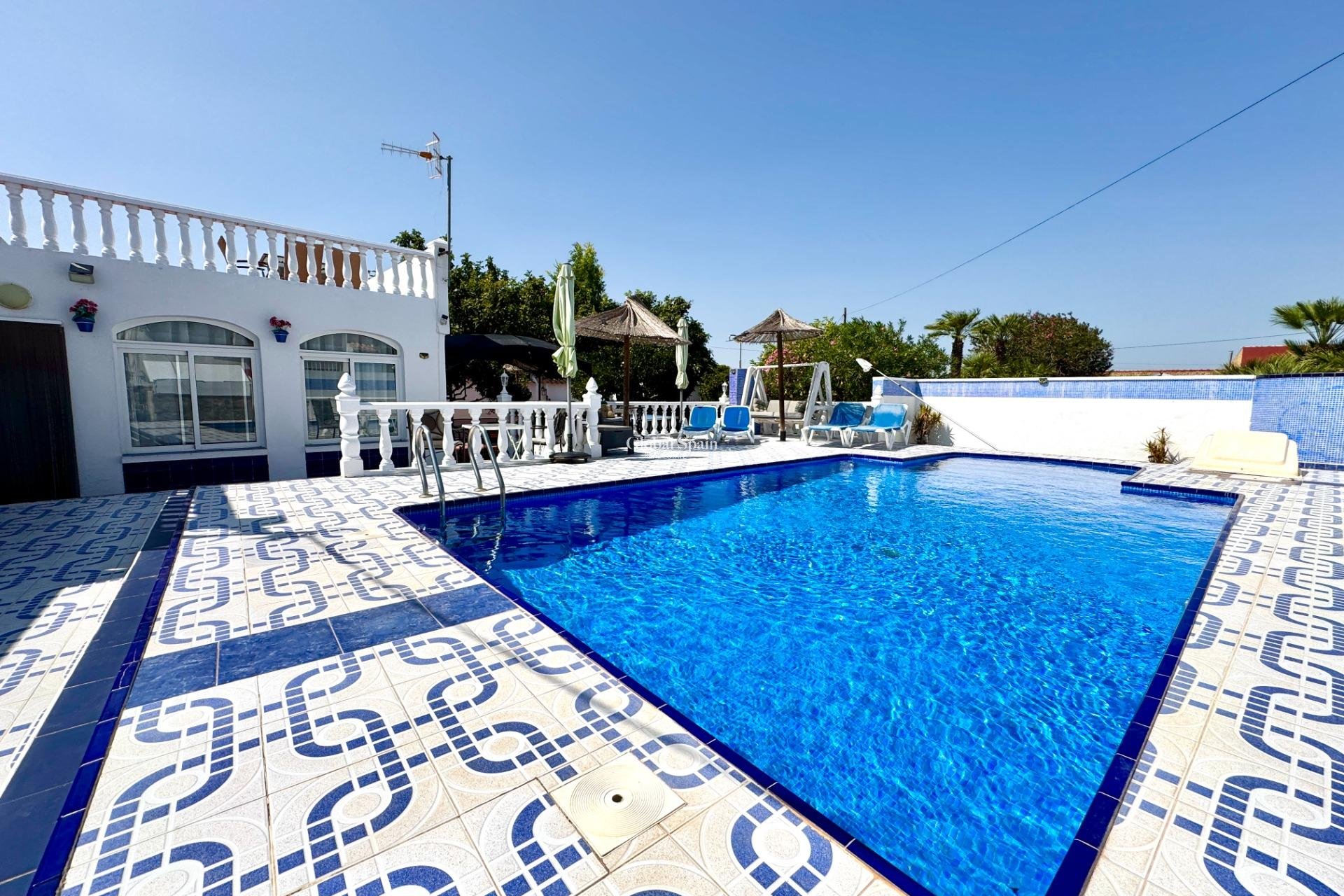 Wiederverkauf - VILLA -
DOLORES - Comunidad Valenciana