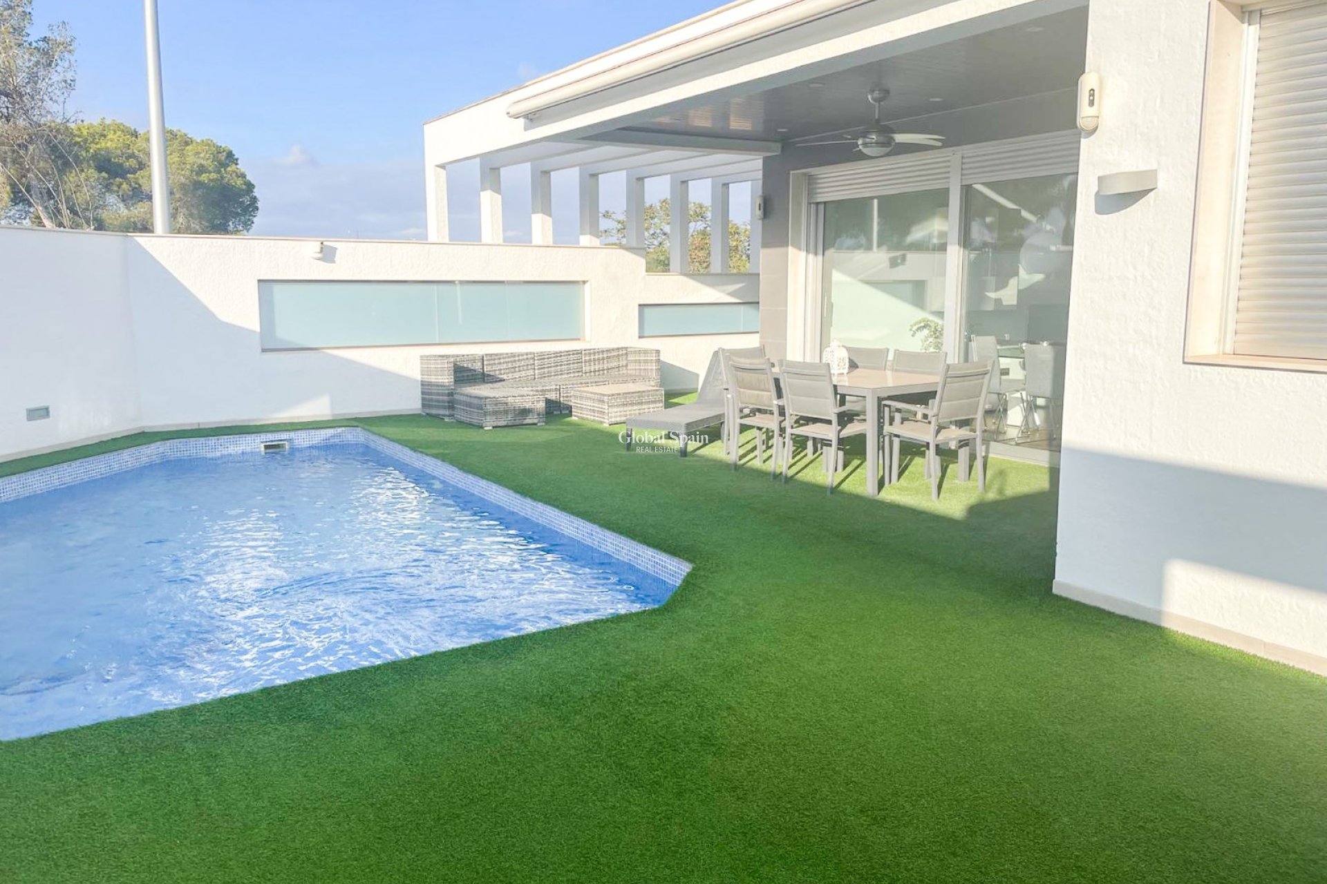 Wiederverkauf - Villa / Doppelhaushälfte -
ORIHUELA COSTA - MIL PALMERAS 