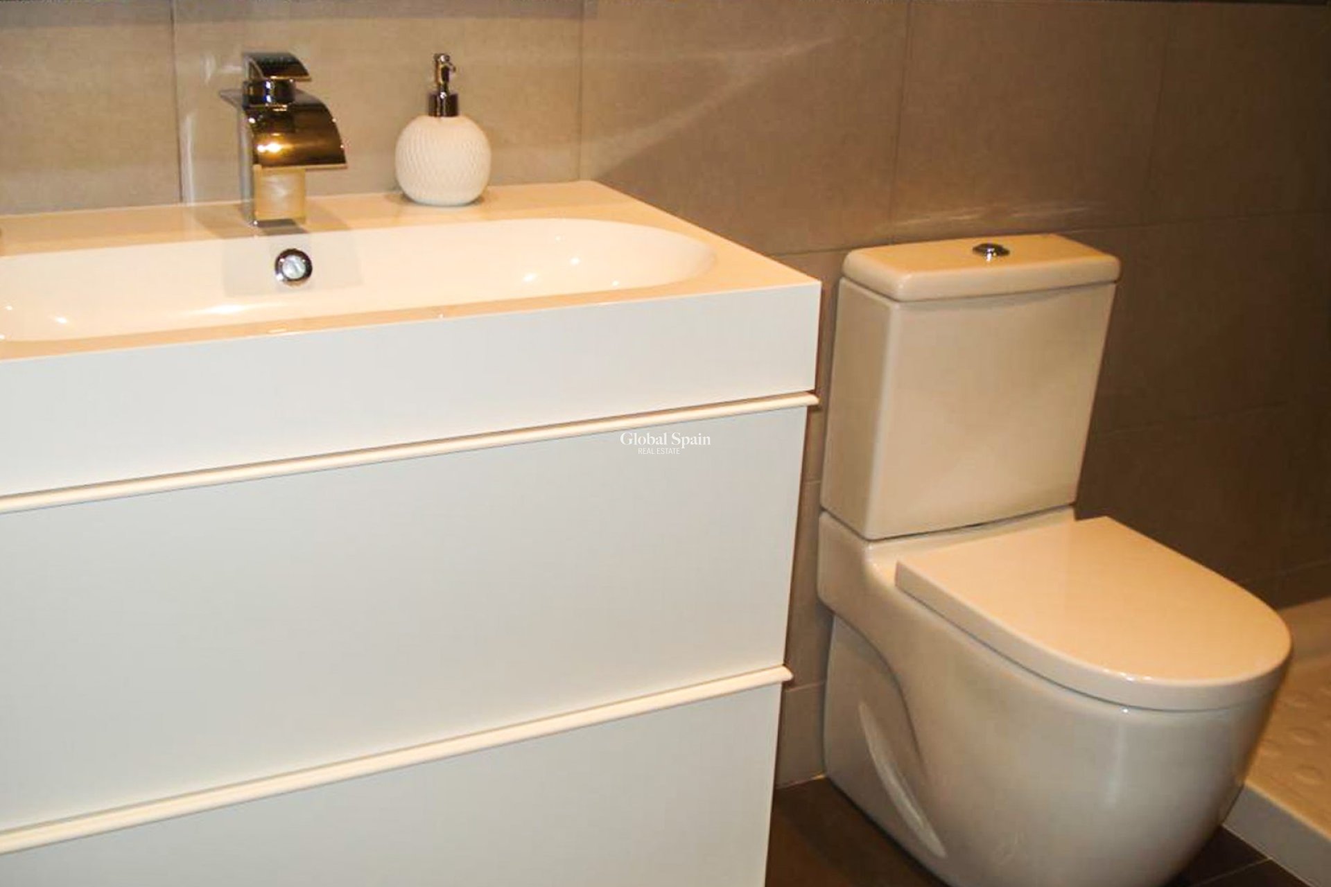 Wiederverkauf - Villa / Doppelhaushälfte -
ORIHUELA COSTA - MIL PALMERAS 