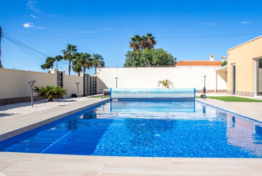 Wiederverkauf - Villa / Doppelhaushälfte -
TORREVIEJA - La Siesta - El Salado - Torreta