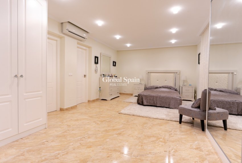 Wiederverkauf - Villa / Doppelhaushälfte -
TORREVIEJA - LOS BALCONES - LOS ALTOS