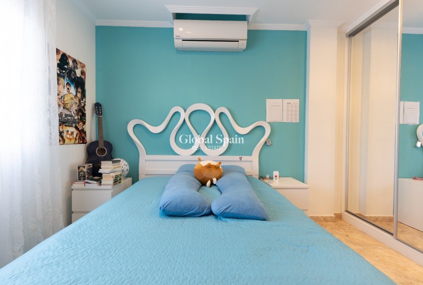 Wiederverkauf - Villa / Doppelhaushälfte -
TORREVIEJA - LOS BALCONES - LOS ALTOS