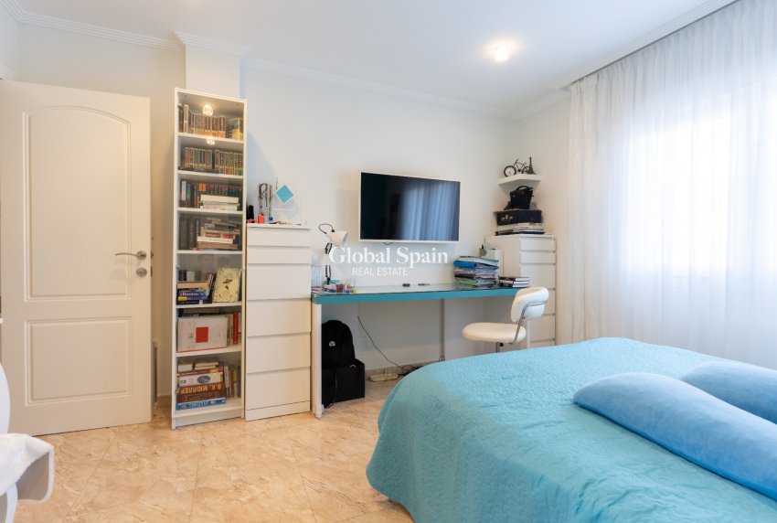 Wiederverkauf - Villa / Doppelhaushälfte -
TORREVIEJA - LOS BALCONES - LOS ALTOS