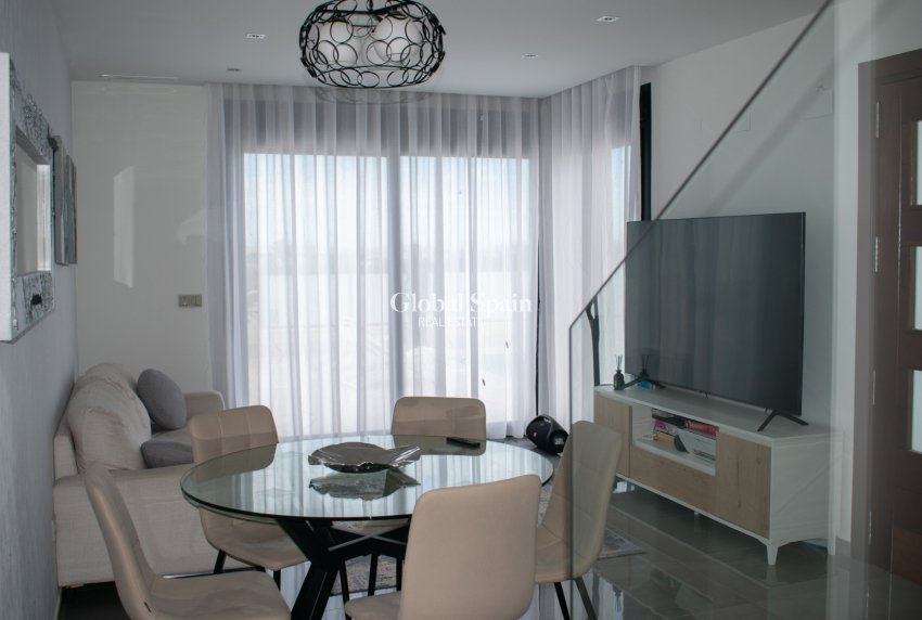 Wiederverkauf - Villa / Doppelhaushälfte -
TORREVIEJA - LOS BALCONES - LOS ALTOS