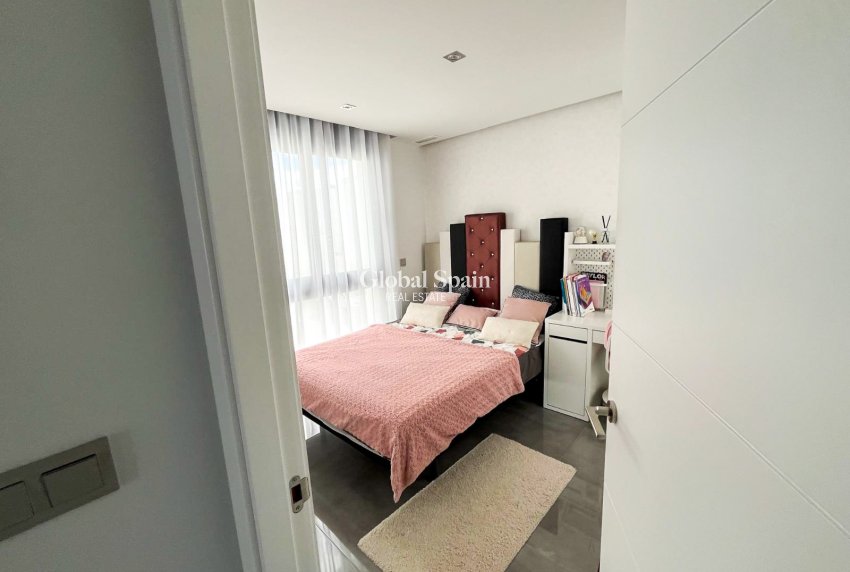 Wiederverkauf - Villa / Doppelhaushälfte -
TORREVIEJA - LOS BALCONES - LOS ALTOS