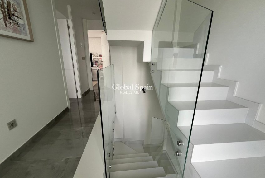 Wiederverkauf - Villa / Doppelhaushälfte -
TORREVIEJA - LOS BALCONES - LOS ALTOS