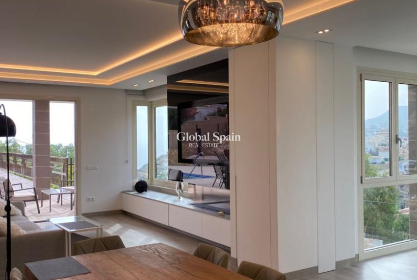 Wiederverkauf - VILLA -
EL CAMPELLO - Costa Blanca