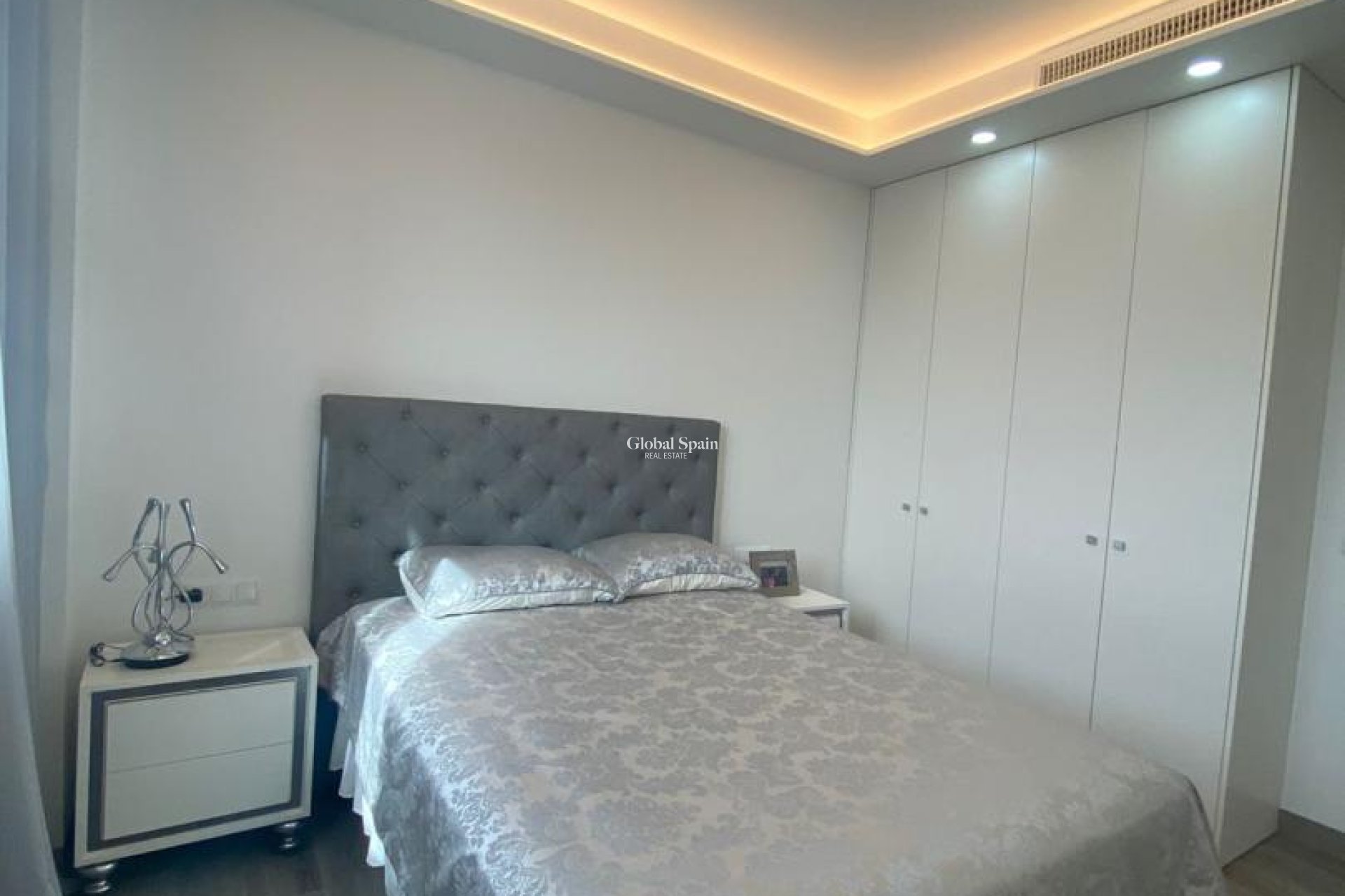 Wiederverkauf - VILLA -
EL CAMPELLO - Costa Blanca