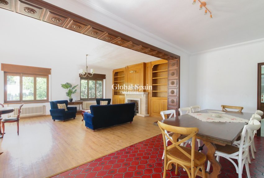 Wiederverkauf - VILLA -
EL CAMPELLO - Costa Blanca