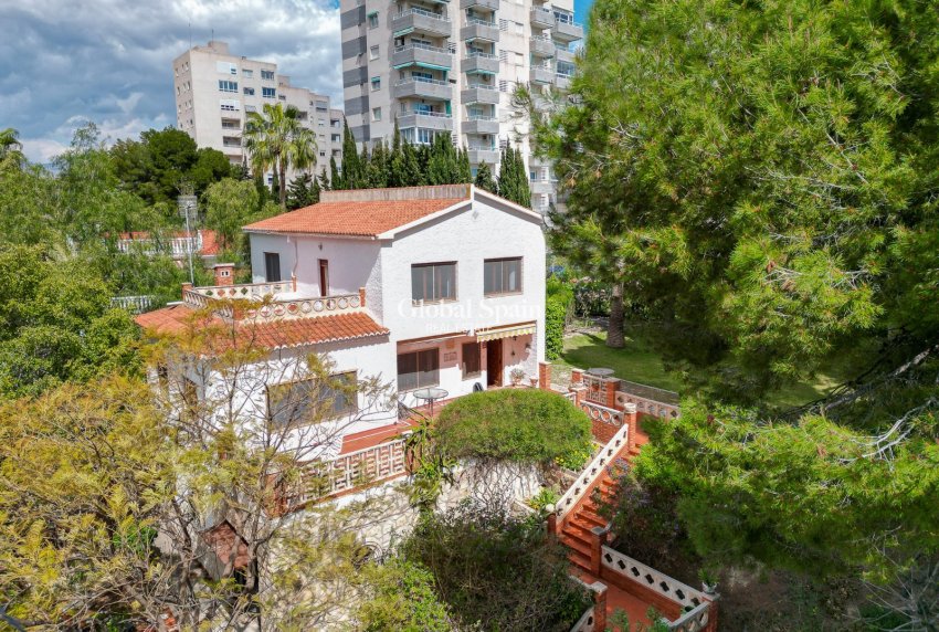 Wiederverkauf - VILLA -
EL CAMPELLO - Costa Blanca