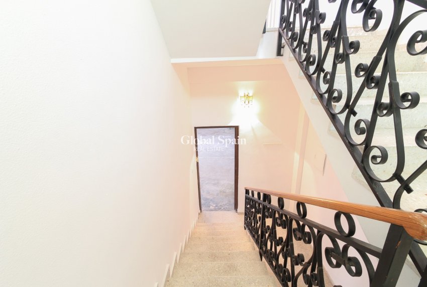 Wiederverkauf - VILLA -
EL CAMPELLO - Costa Blanca