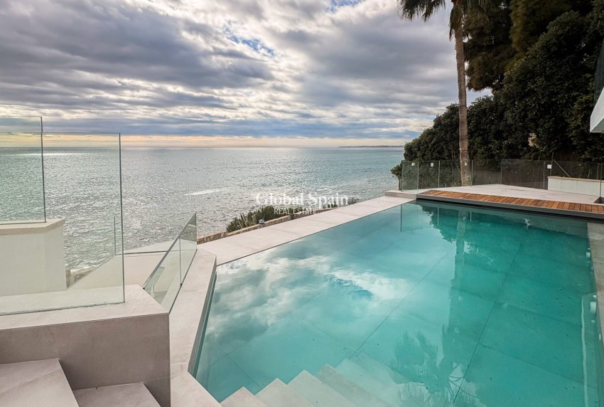 Wiederverkauf - VILLA -
EL CAMPELLO - Coveta Fuma