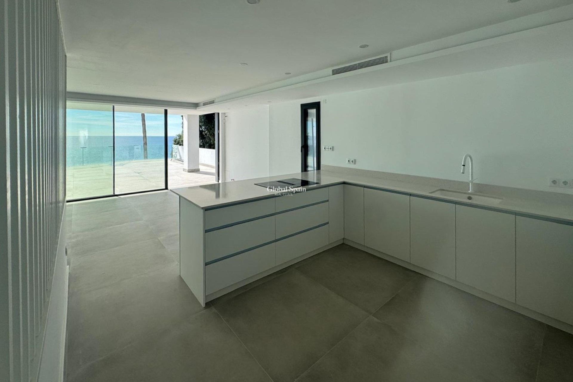 Wiederverkauf - VILLA -
EL CAMPELLO - Coveta Fuma