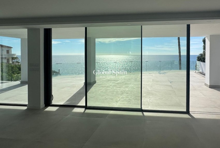 Wiederverkauf - VILLA -
EL CAMPELLO - Coveta Fuma