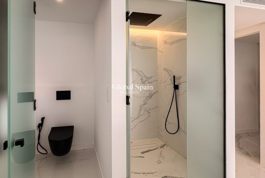 Wiederverkauf - VILLA -
EL CAMPELLO - Coveta Fuma