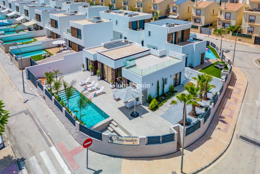 Wiederverkauf - VILLA -
EL CAMPELLO - El Amerador