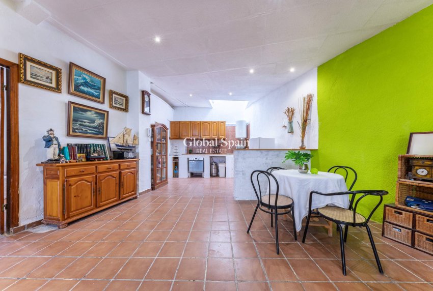 Wiederverkauf - VILLA -
EL CAMPELLO - Pueblo Acantilado - Lanuza