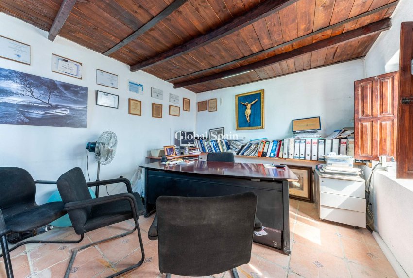 Wiederverkauf - VILLA -
EL CAMPELLO - Pueblo Acantilado - Lanuza