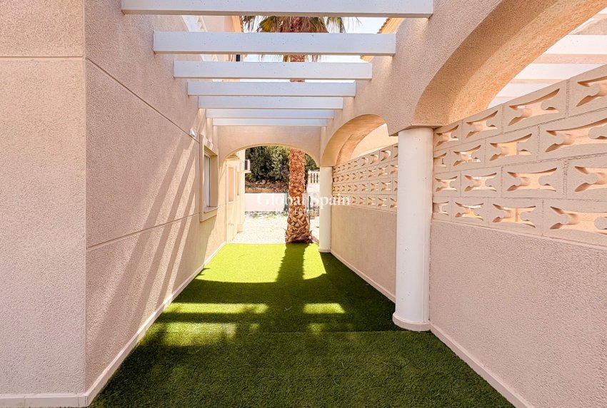 Wiederverkauf - VILLA -
EL CAMPELLO - Pueblo Acantilado - Venta Lanuza