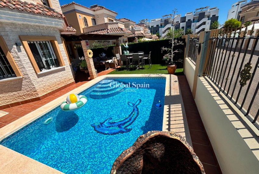 Wiederverkauf - VILLA -
EL RASO - Costa Blanca