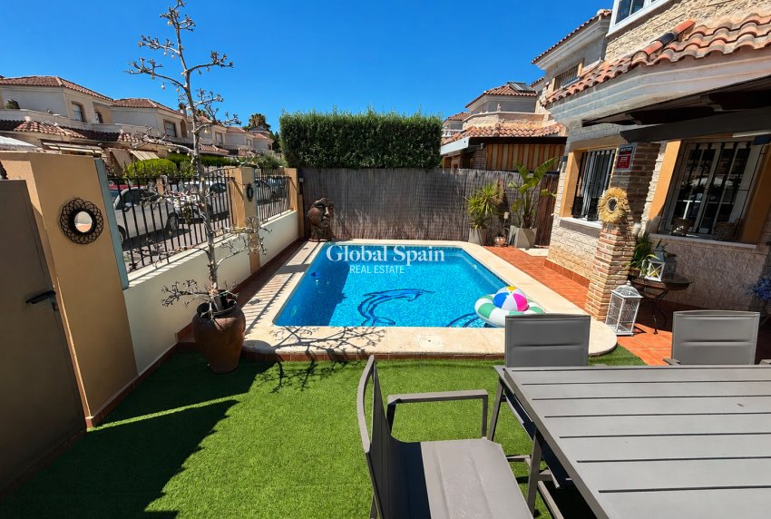 Wiederverkauf - VILLA -
EL RASO - Costa Blanca