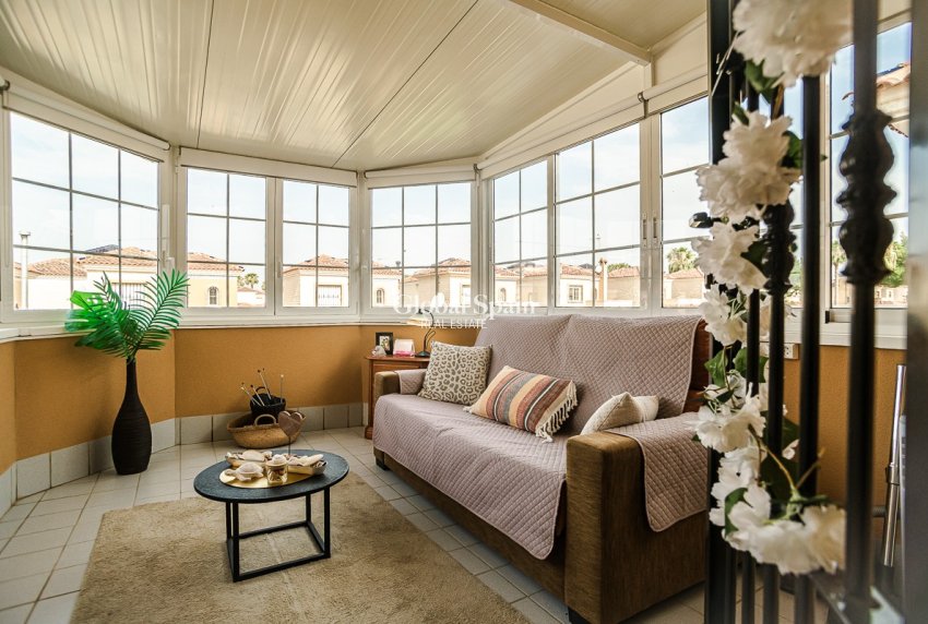 Wiederverkauf - Villa -
EL RASO