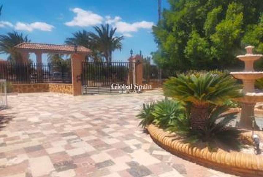 Wiederverkauf - VILLA -
ELCHE - Costa Blanca