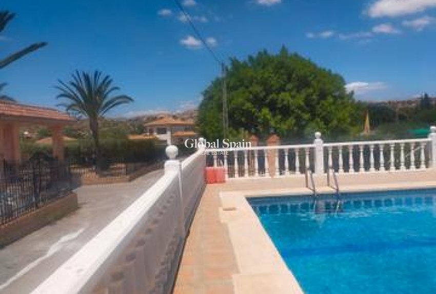 Wiederverkauf - VILLA -
ELCHE - Costa Blanca