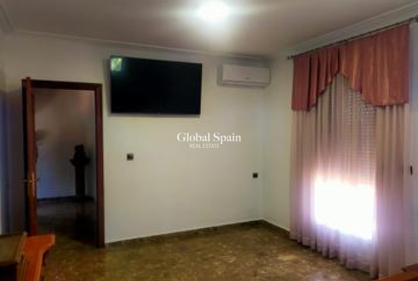 Wiederverkauf - VILLA -
ELCHE - Costa Blanca