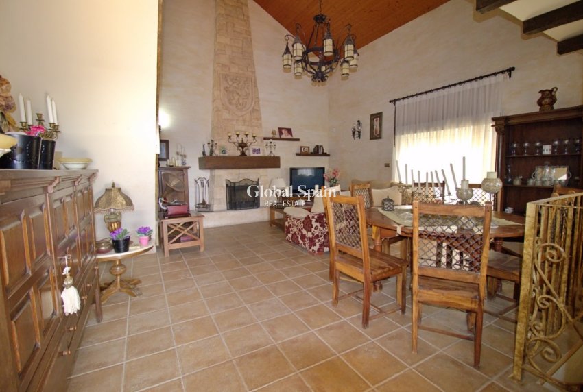 Wiederverkauf - VILLA -
ELCHE - Valverde