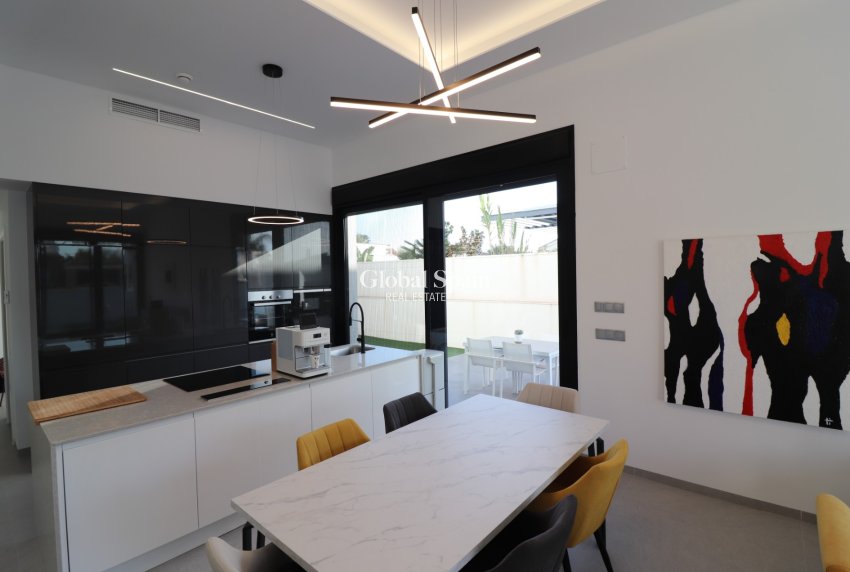 Wiederverkauf - VILLA -
Formentera del Segura - Fincas de La Vega