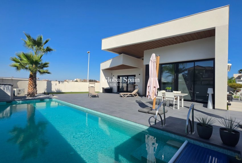 Wiederverkauf - VILLA -
FORMENTERA DEL SEGURA - Fincas de La Vega