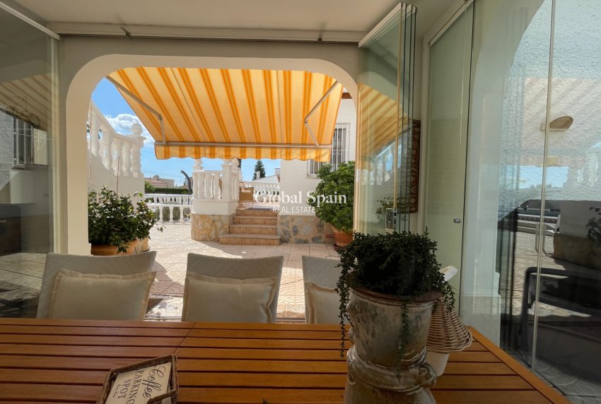 Wiederverkauf - Villa / Freistehend -
CIUDAD QUESADA - Rojales