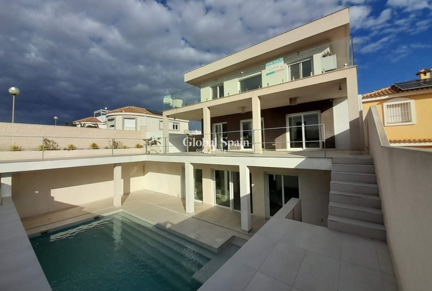 Wiederverkauf - VILLA -
GRAN ALACANT - Costa Blanca