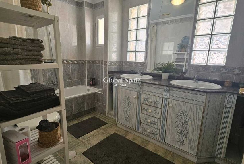 Wiederverkauf - VILLA -
GUARDAMAR DEL SEGURA - Campomar