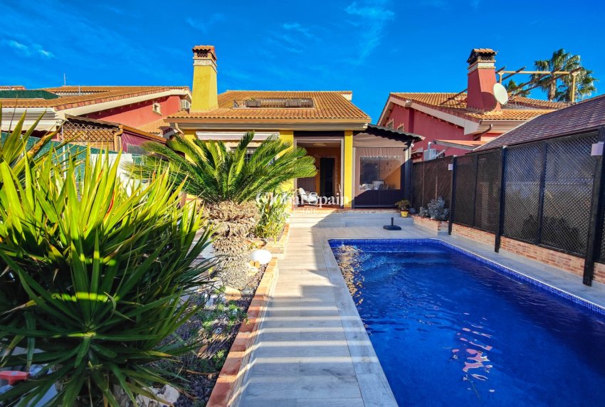 Wiederverkauf - VILLA -
GUARDAMAR DEL SEGURA - Costa Blanca