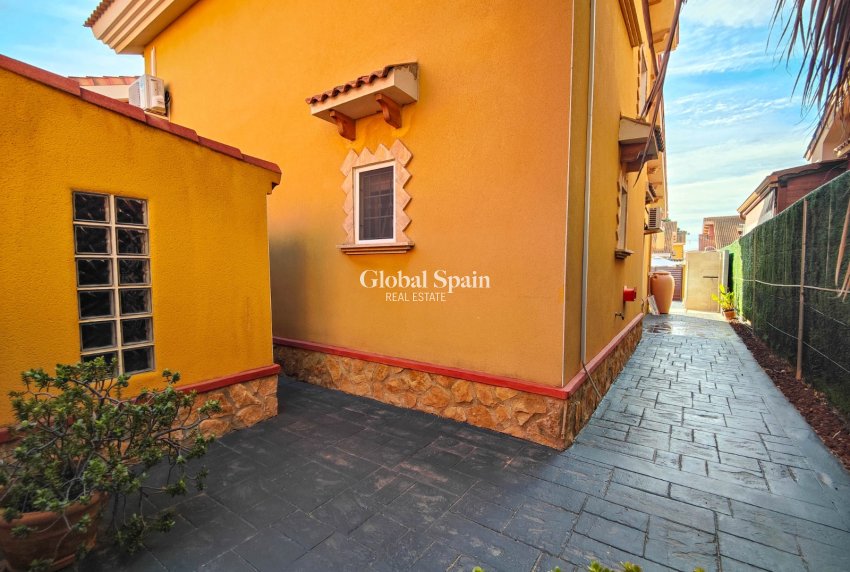 Wiederverkauf - VILLA -
GUARDAMAR DEL SEGURA - Costa Blanca