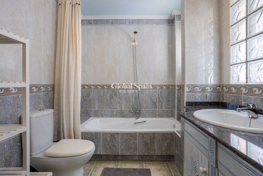 Wiederverkauf - VILLA -
GUARDAMAR DEL SEGURA - Costa Blanca
