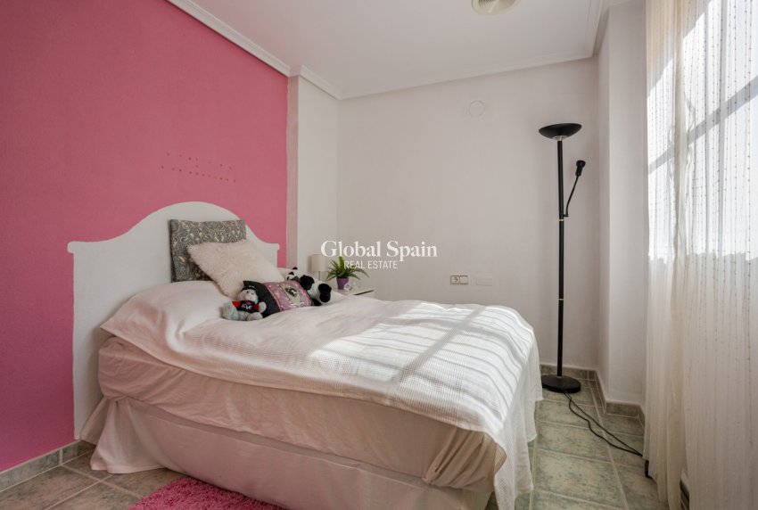 Wiederverkauf - VILLA -
GUARDAMAR DEL SEGURA - Costa Blanca