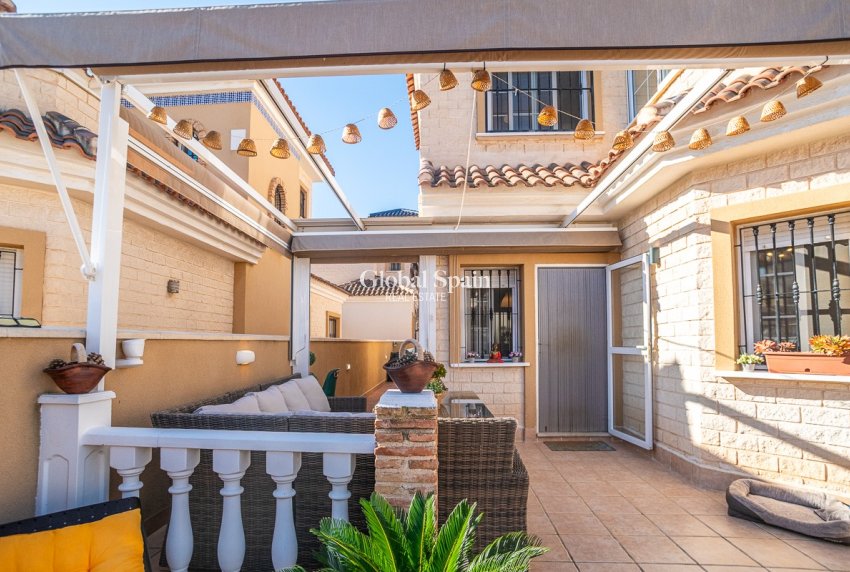 Wiederverkauf - VILLA -
GUARDAMAR DEL SEGURA - EL RASO